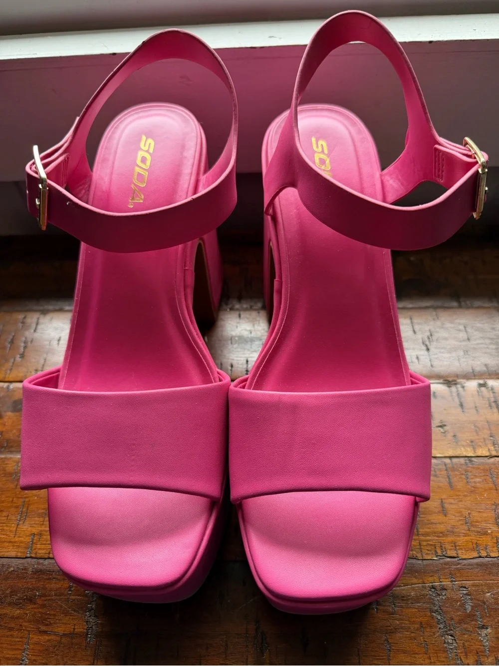 Soda pink platform